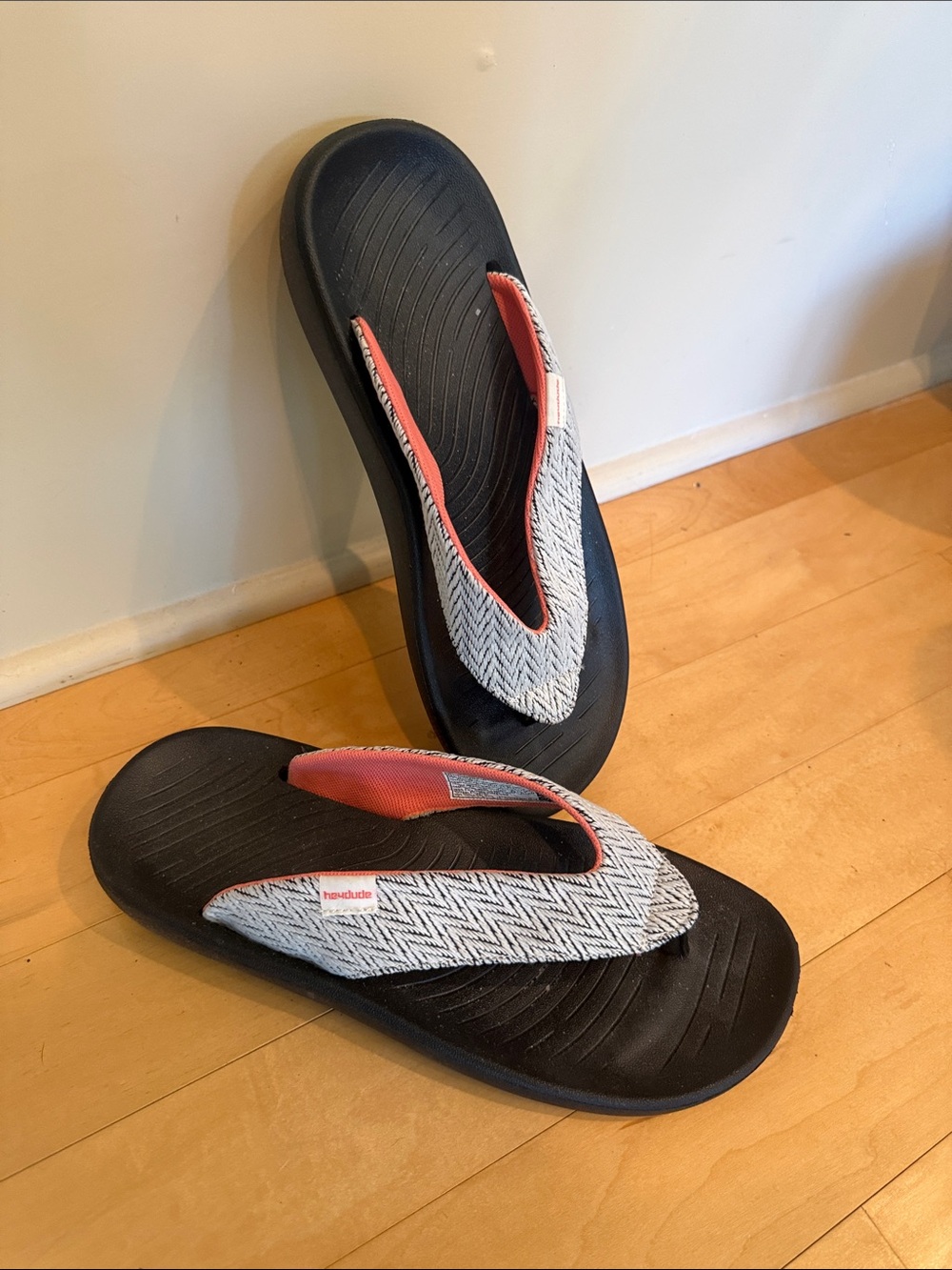 Hey Dude Men’s Black Flip Flops with Coral-Trim Patterned Straps NWOT
